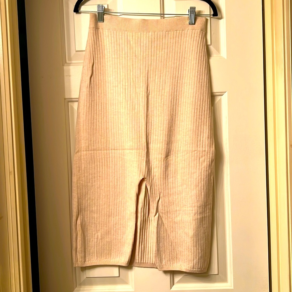 Free people cream skirt size large. Soft cotton stretch